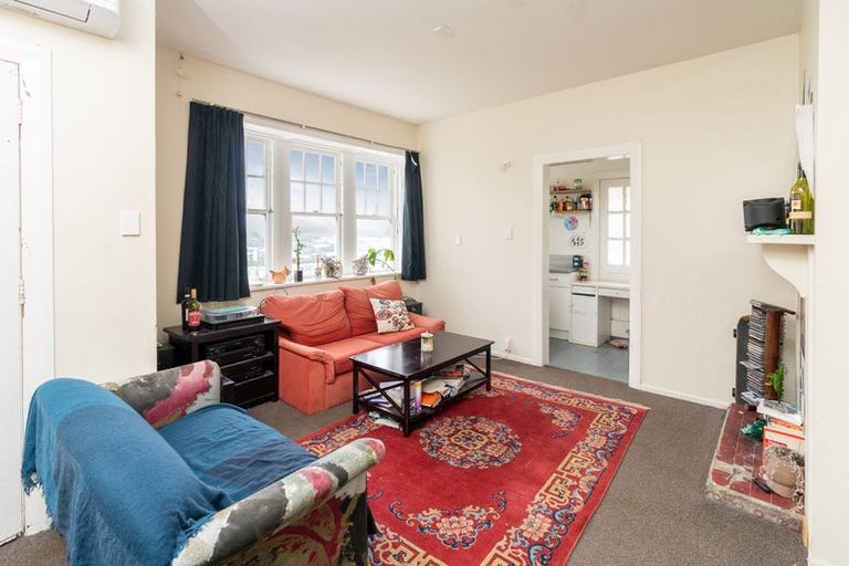 Photo of property in 76a Kelburn Parade, Kelburn, Wellington, 6012