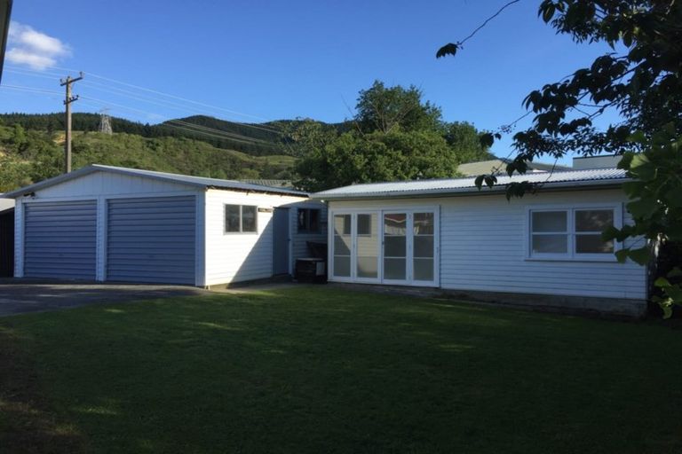 Photo of property in 5 Hookway Grove, Paraparaumu, 5032