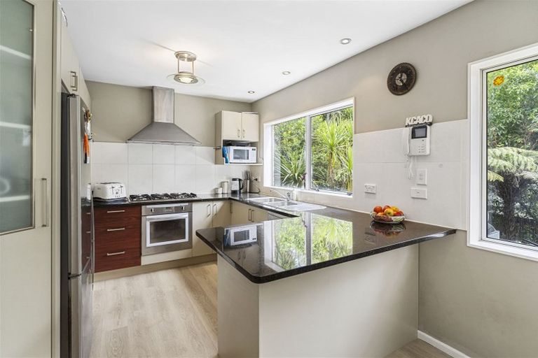 Photo of property in 21a Pavola Grove, Glenfield, Auckland, 0629