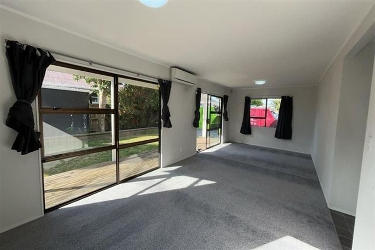 Photo of property in 1/127 Clevedon Road, Papakura, 2110