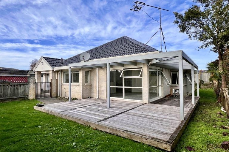 Photo of property in 2/19 Driscoll Place, Farm Cove, Auckland, 2010