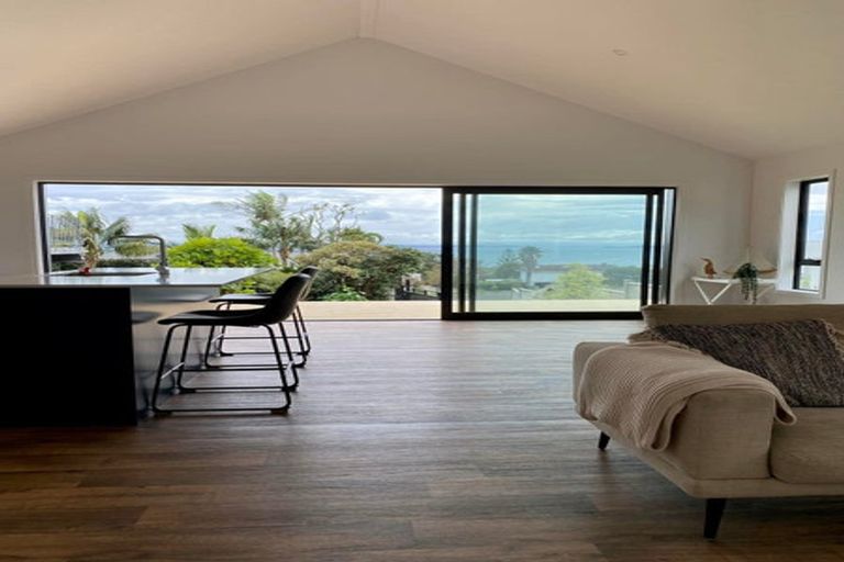 Photo of property in 37 Pacific Parade, Army Bay, Whangaparaoa, 0930