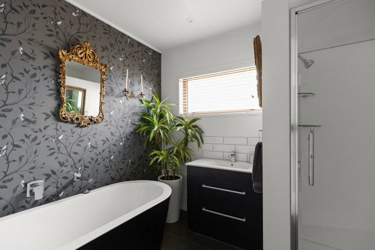 Photo of property in 12 Muritai Crescent, Havelock North, 4130