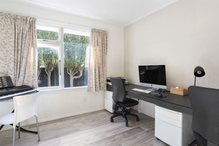 Photo of property in 172 Withells Road, Avonhead, Christchurch, 8042