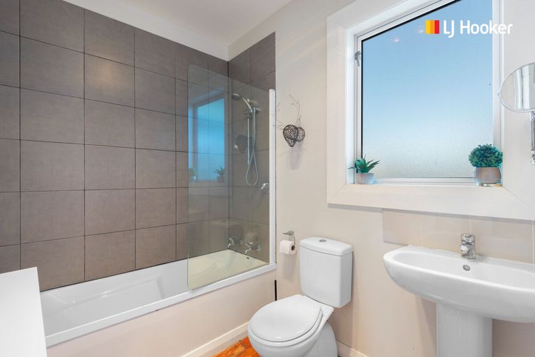 Photo of property in 69 Hargest Crescent, Saint Clair, Dunedin, 9012