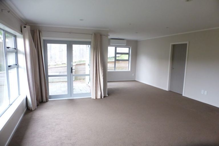 Photo of property in 87 Taylor Terrace, Tawa, Wellington, 5028