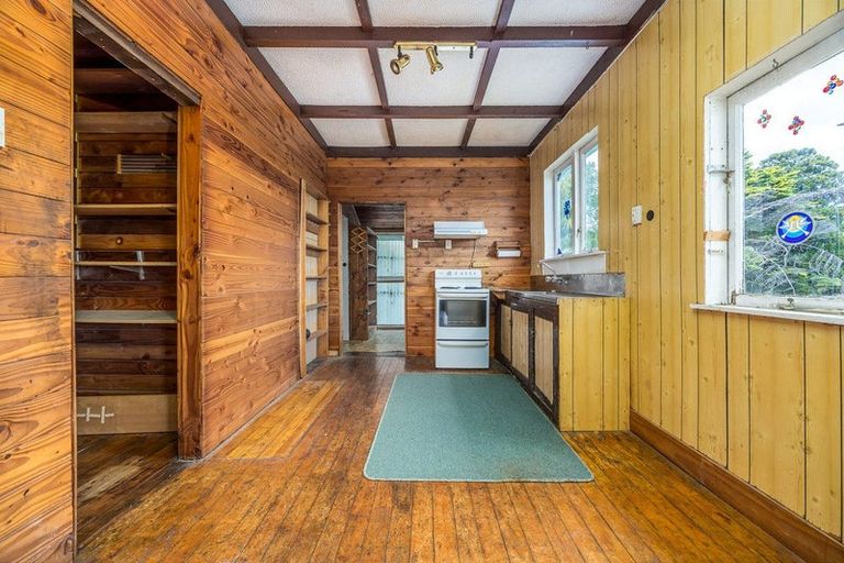 Photo of property in 10 Seymour Road, Sunnyvale, Auckland, 0612