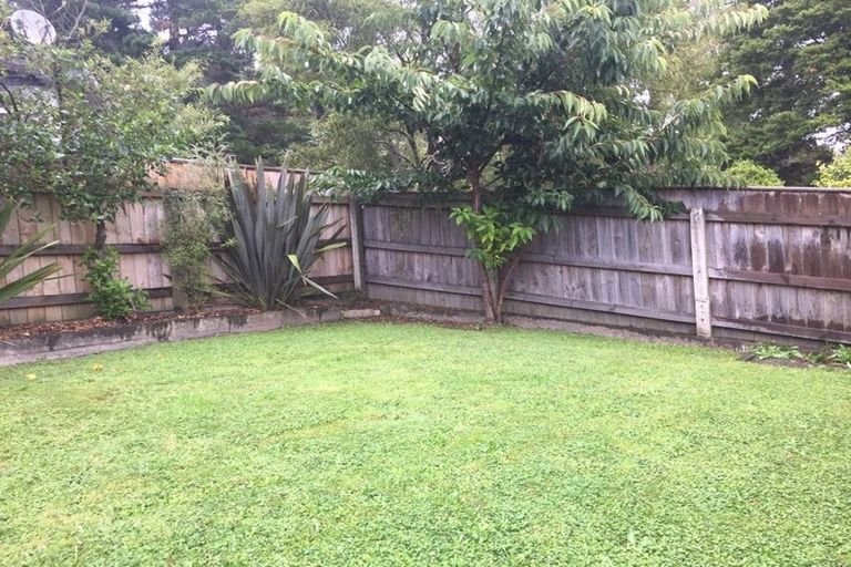 Photo of property in 2/18 Hillside Drive, Maoribank, Upper Hutt, 5018
