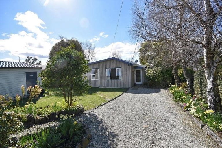 Photo of property in 7 Castle Street, Waihola, Milton, 9073