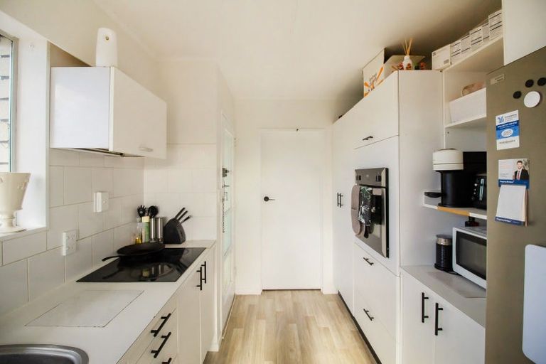 Photo of property in 32 Palliser Place, Milson, Palmerston North, 4414