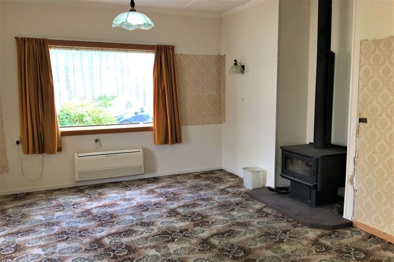 Photo of property in 83 Main Road, Clinton, 9534