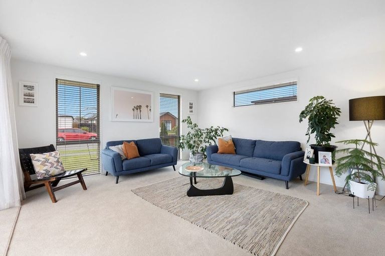 Photo of property in 8 Irvines Track, Halswell, Christchurch, 8025