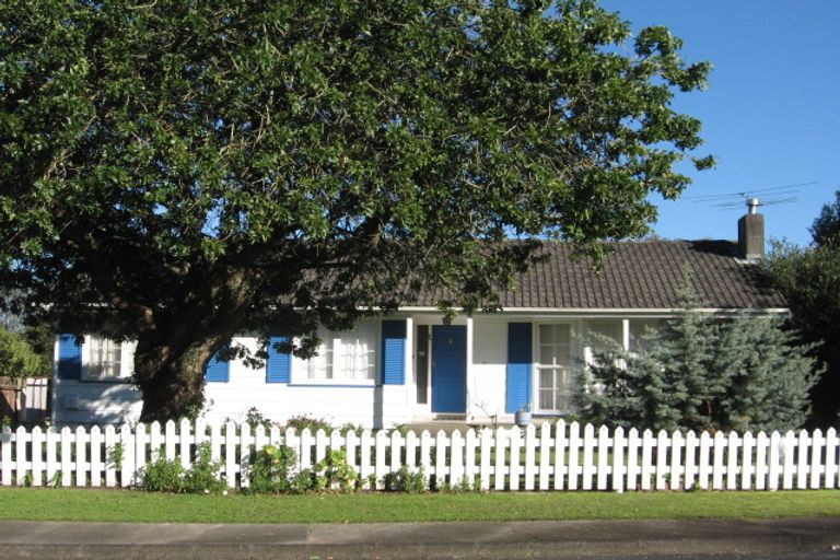 Photo of property in 15 Cargill Street, Papakura, 2110