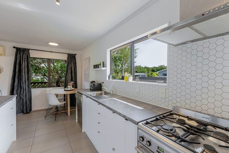 Photo of property in 49a Leinster Avenue, Raumati South, Paraparaumu, 5032