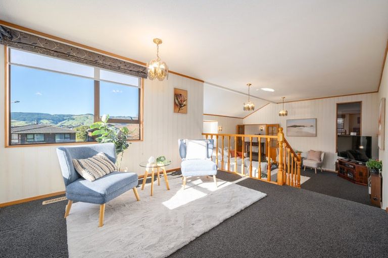 Photo of property in 11 Duval Grove, Tawa, Wellington, 5028