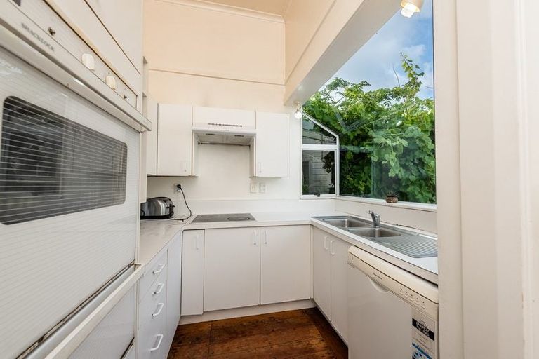 Photo of property in 84 Kilbirnie Crescent, Kilbirnie, Wellington, 6022