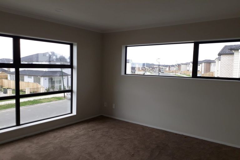 Photo of property in 38 Drumbuoy Drive, Flat Bush, Auckland, 2019