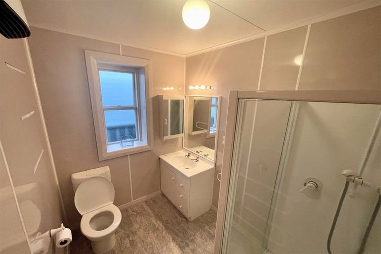 Photo of property in 77 Houghton Bay Road, Houghton Bay, Wellington, 6023