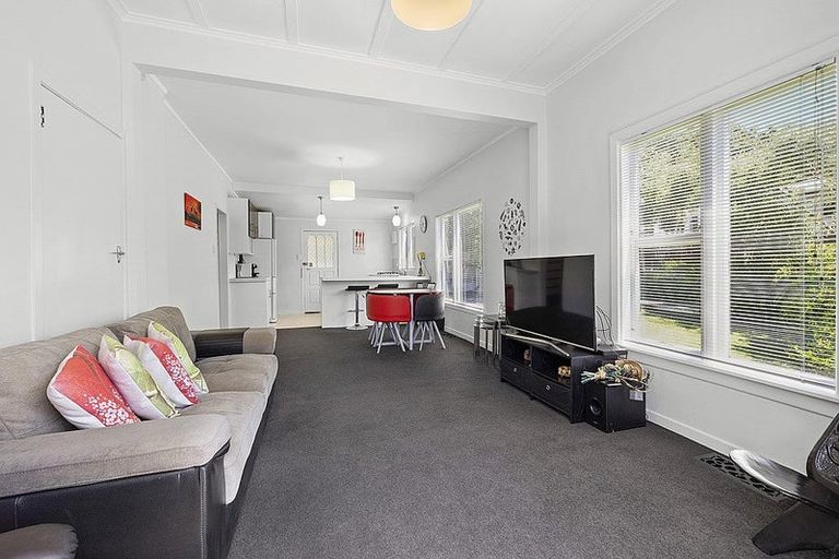 Photo of property in 72 Cutfield Road, New Plymouth, 4310