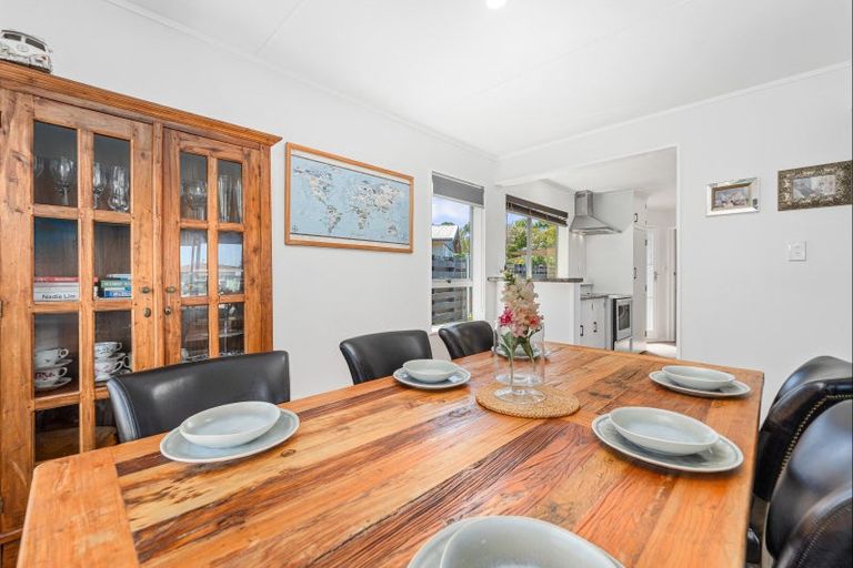 Photo of property in 15 Escort Grove, Awapuni, Palmerston North, 4412