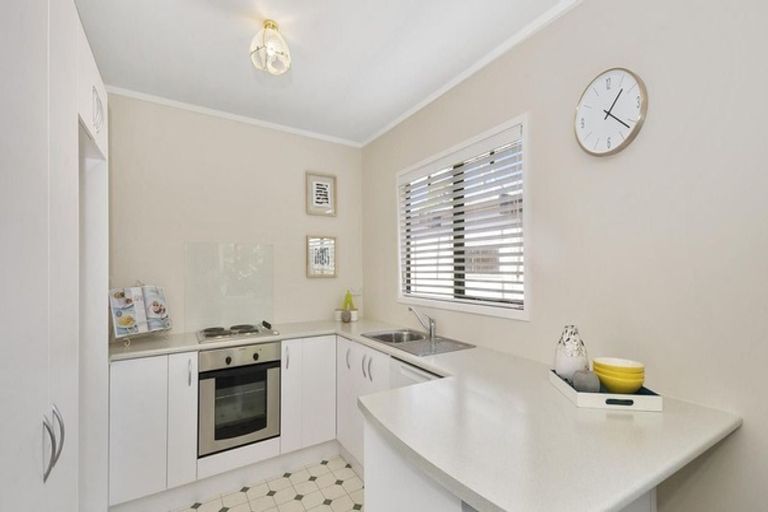 Photo of property in 9c John F Kennedy Place, Glen Eden, Auckland, 0602