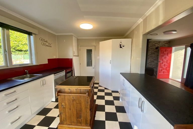 Photo of property in 6 Angle Street, Picton, 7220