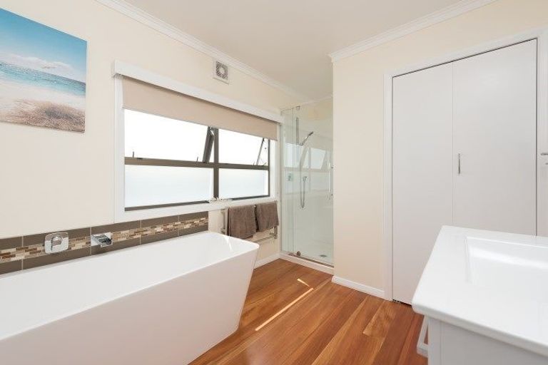 Photo of property in 35 Ngatai Road, Otumoetai, Tauranga, 3110