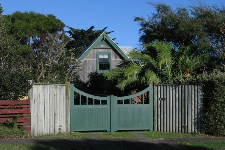 Photo of property in 20 Konini Crescent, Waikanae Beach, Waikanae, 5036