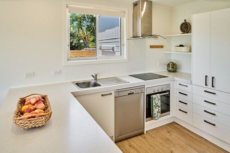 Photo of property in 97 Kahu Road, Paremata, Porirua, 5024