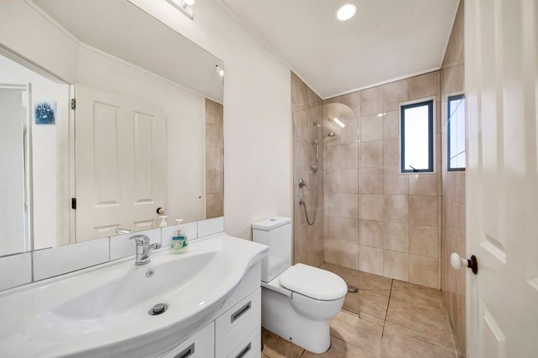 Photo of property in 3a Hillcrest Street, Glen Avon, New Plymouth, 4312