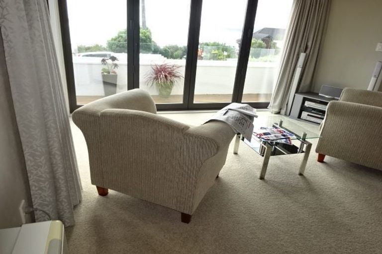 Photo of property in 1/6 Duncansby Road, Stanmore Bay, Whangaparaoa, 0932