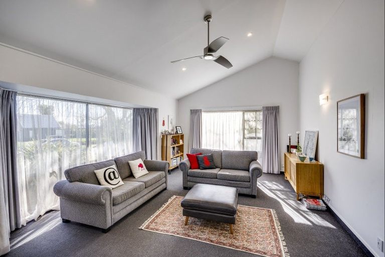 Photo of property in 10 Rush Place, Havelock North, 4130