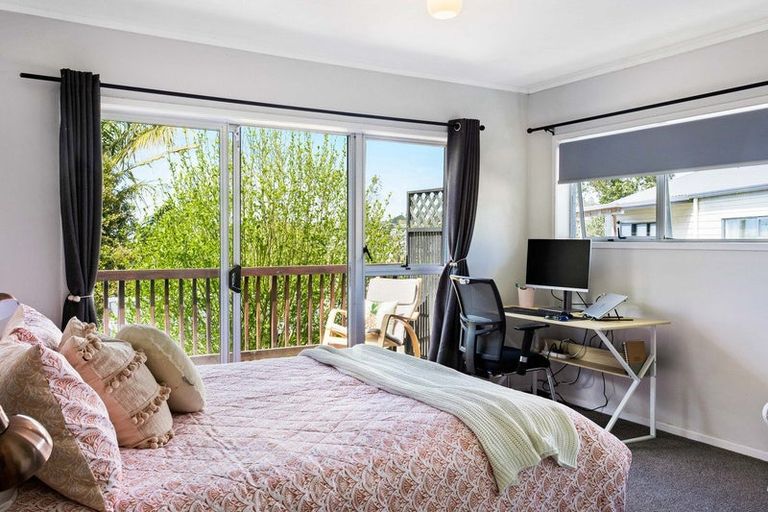 Photo of property in 22 John Road, Stanmore Bay, Whangaparaoa, 0932