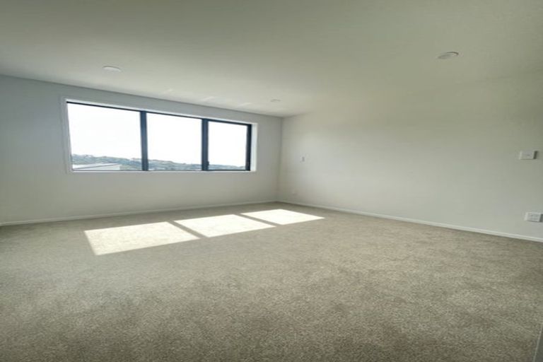 Photo of property in 35 Holystone Road, Whitby, Porirua, 5024