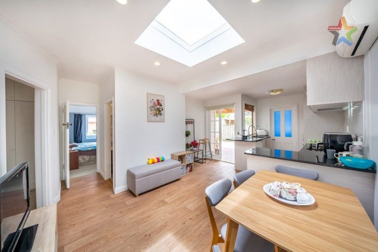 Photo of property in 18 Kauri Street, Eastbourne, Lower Hutt, 5013