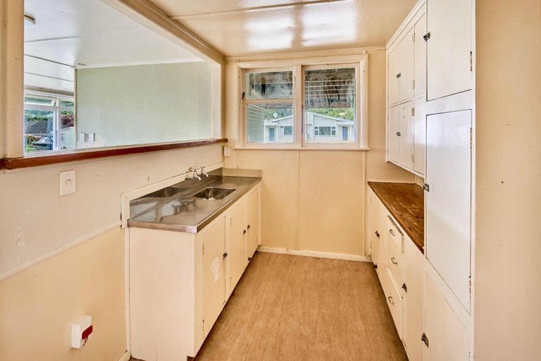 Photo of property in 24-26 Hanson Grove, Stokes Valley, Lower Hutt, 5019