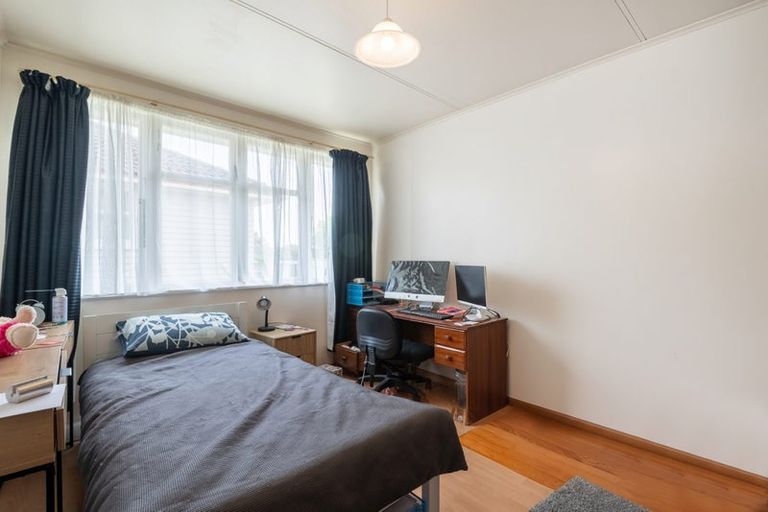 Photo of property in 73 Greenslade Crescent, Northcote, Auckland, 0627