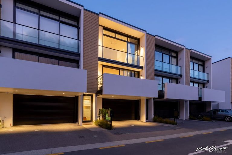 Photo of property in 5 Jean Caldwell Way, Island Bay, Wellington, 6023