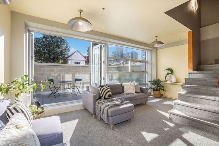 Photo of property in St Pauls Apartments, 44/43 Mulgrave Street, Thorndon, Wellington, 6011