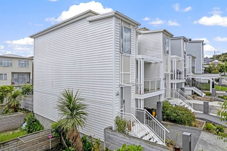 Photo of property in 28 Fernly Rise, Flat Bush, Auckland, 2019