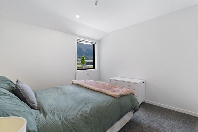 Photo of property in 8 Grandview Road, Lake Hawea, 9382