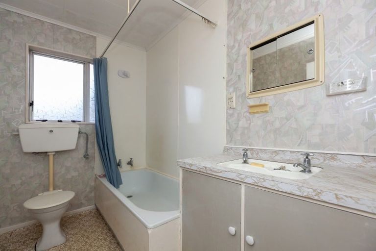 Photo of property in 170 Arawhata Road, Paraparaumu, 5032