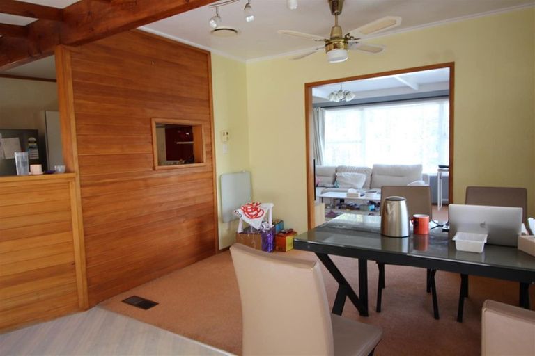 Photo of property in 17 Rimutaka Place, Titirangi, Auckland, 0604