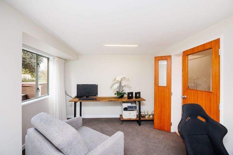Photo of property in 22 Opawa Place, Terrace End, Palmerston North, 4410