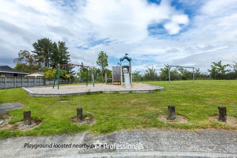 Photo of property in 8 Robson Street, Stokes Valley, Lower Hutt, 5019