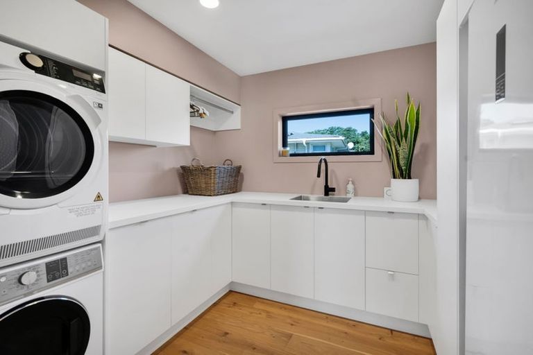 Photo of property in 12a Baring Terrace, Strandon, New Plymouth, 4312