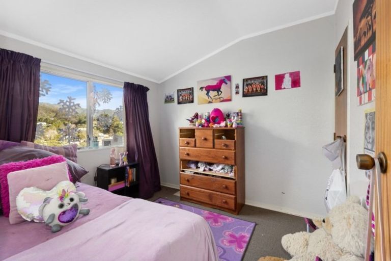 Photo of property in 17 Glen Road, Stokes Valley, Lower Hutt, 5019