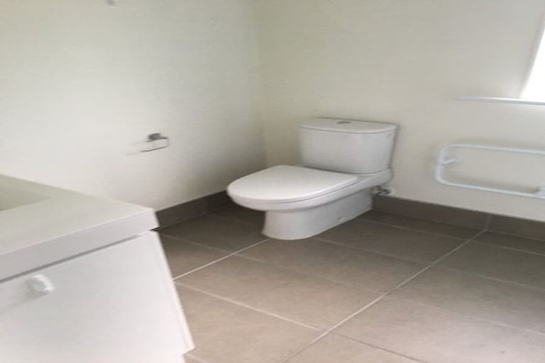 Photo of property in 37 Chatsworth Crescent, Pakuranga Heights, Auckland, 2010