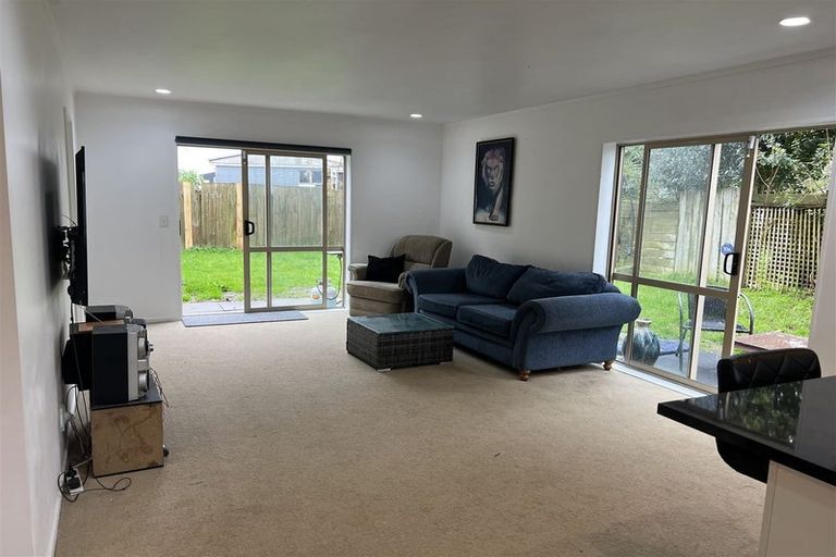 Photo of property in 11 Duxfield Drive, Ranui, Auckland, 0612