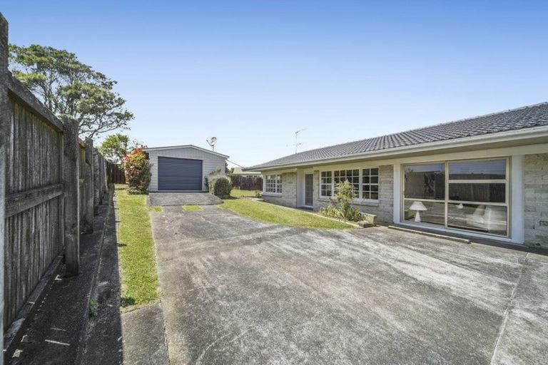 Photo of property in 2/52 Galsworthy Place, Bucklands Beach, Auckland, 2014